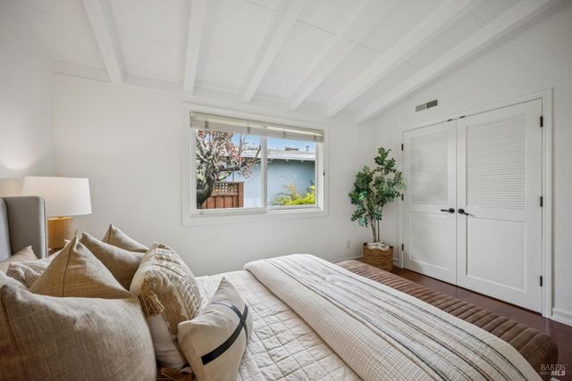 20 Porto Bello Dr, San Rafael, CA 94901