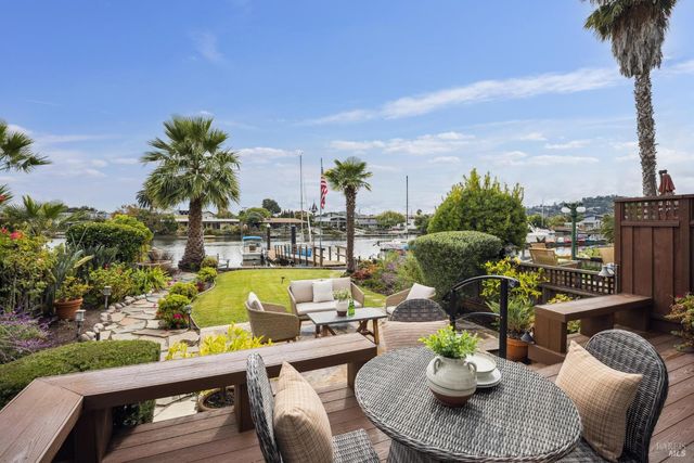 20 Porto Bello Dr, San Rafael, CA 94901