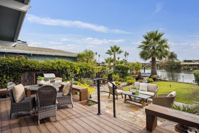 20 Porto Bello Dr, San Rafael, CA 94901