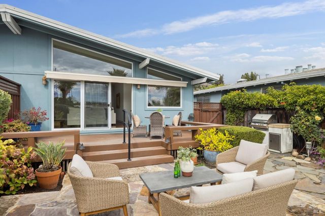 20 Porto Bello Dr, San Rafael, CA 94901