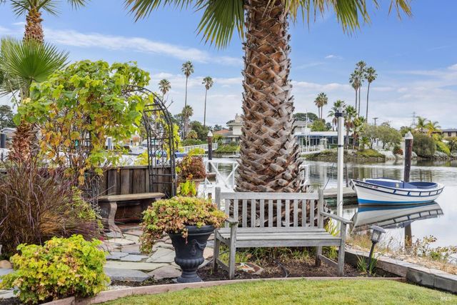 20 Porto Bello Dr, San Rafael, CA 94901