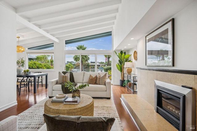 20 Porto Bello Dr, San Rafael, CA 94901