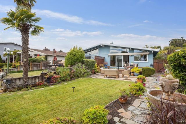 20 Porto Bello Dr, San Rafael, CA 94901