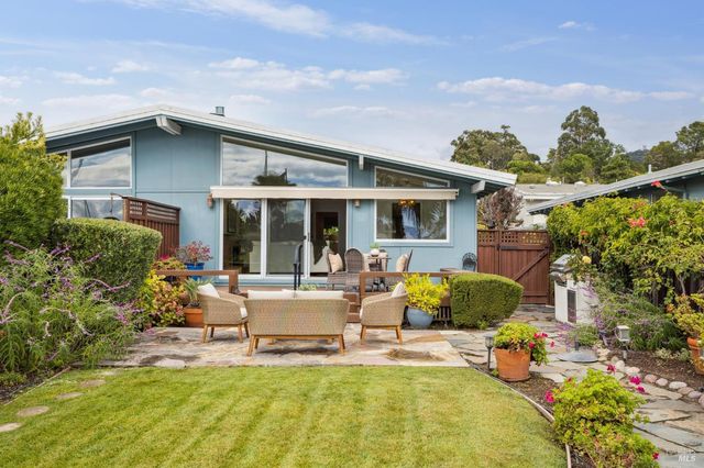 20 Porto Bello Dr, San Rafael, CA 94901