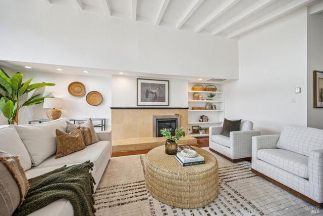 20 Porto Bello Dr, San Rafael, CA 94901