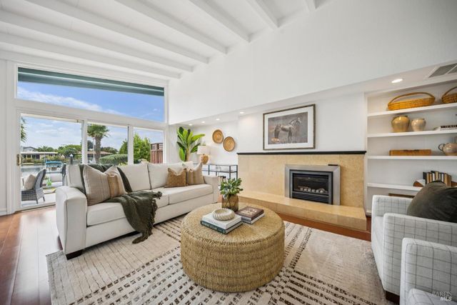 20 Porto Bello Dr, San Rafael, CA 94901