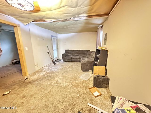 1379 Evergreen Avenue, Rotterdam, NY 12306