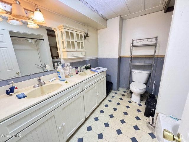 1379 Evergreen Avenue, Rotterdam, NY 12306