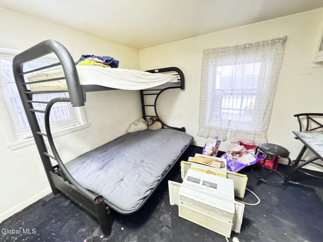 1379 Evergreen Avenue, Rotterdam, NY 12306