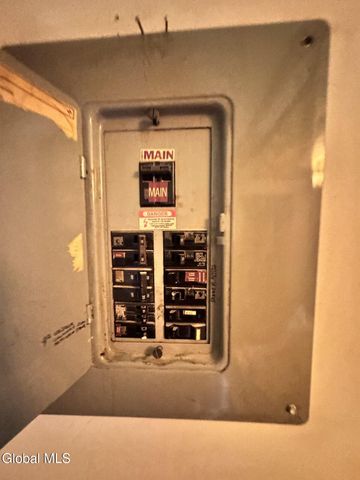 1379 Evergreen Avenue, Rotterdam, NY 12306