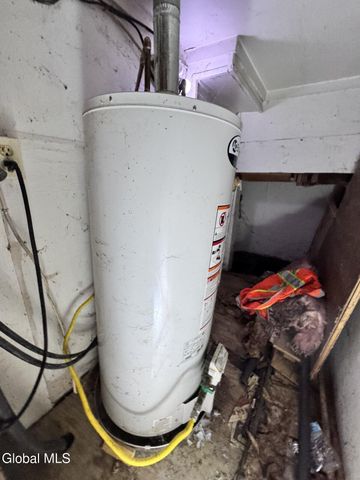 1379 Evergreen Avenue, Rotterdam, NY 12306