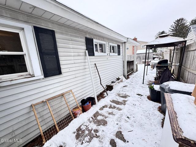 1379 Evergreen Avenue, Rotterdam, NY 12306