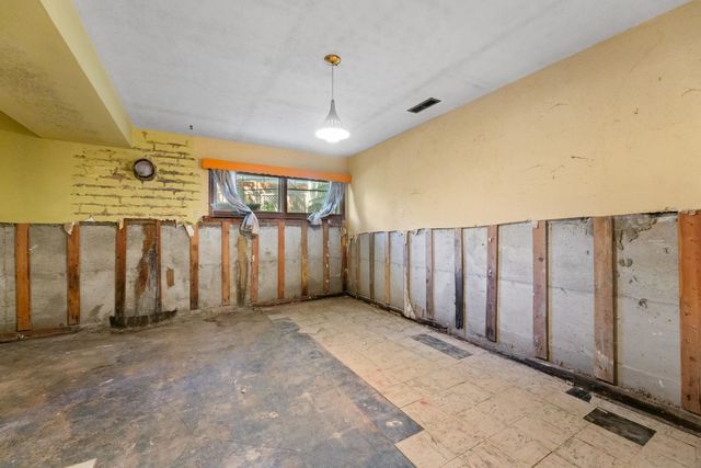 5801 E 17th St N, Wichita, KS 67208