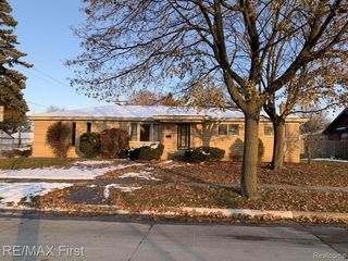25250 Alex, Center Line, MI 48015