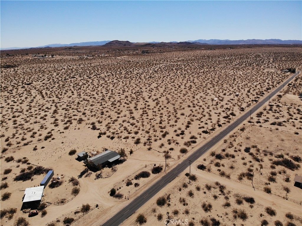 Image 7 of property listing at 1155 Belfield Boulevard, Landers, CA 92285