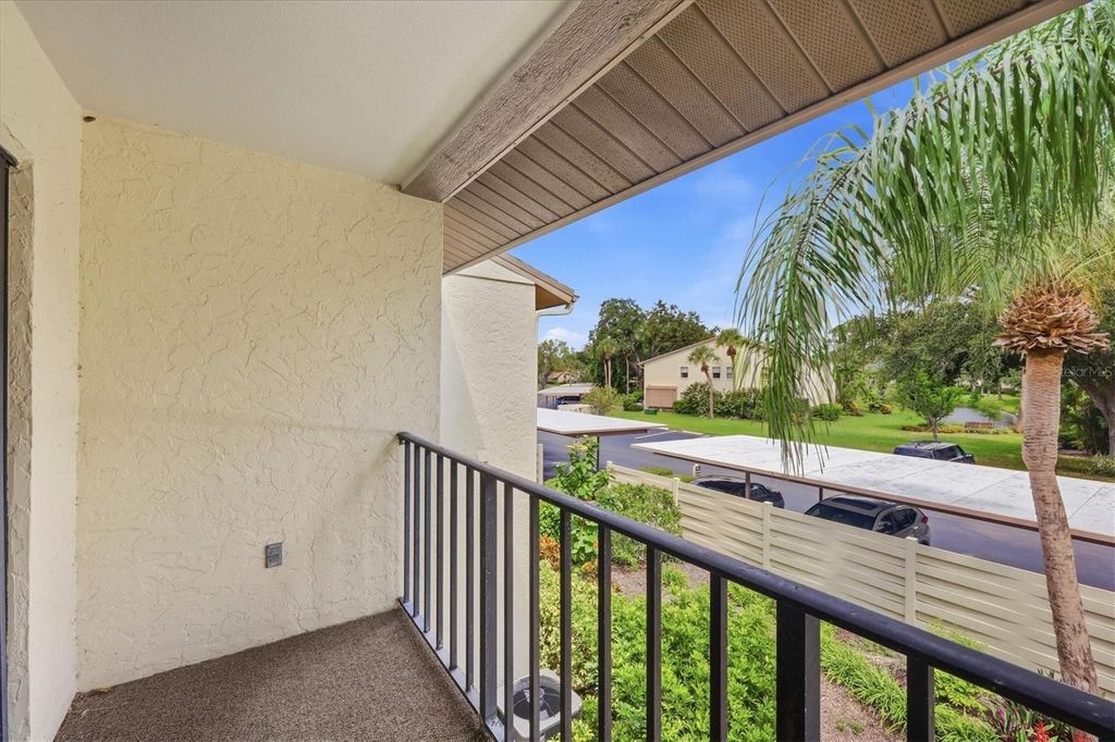 Image 11 of property listing at 630 BIRD BAY DRIVE E 205, Venice, FL 34285