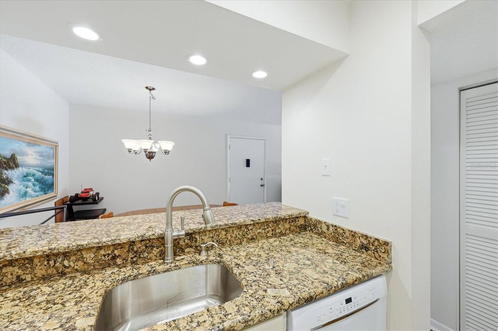 Image 17 of property listing at 630 BIRD BAY DRIVE E 205, Venice, FL 34285