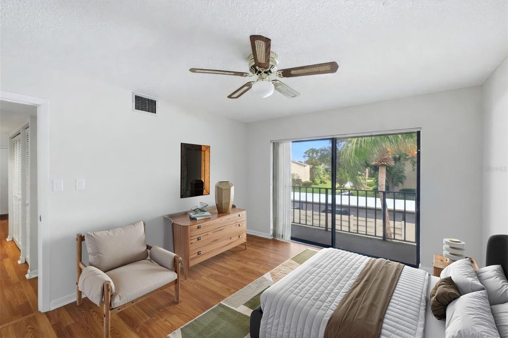 Image 19 of property listing at 630 BIRD BAY DRIVE E 205, Venice, FL 34285