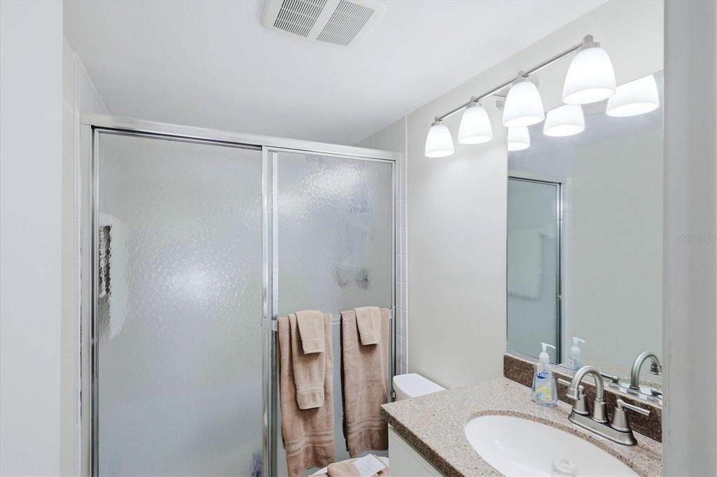 Image 22 of property listing at 630 BIRD BAY DRIVE E 205, Venice, FL 34285