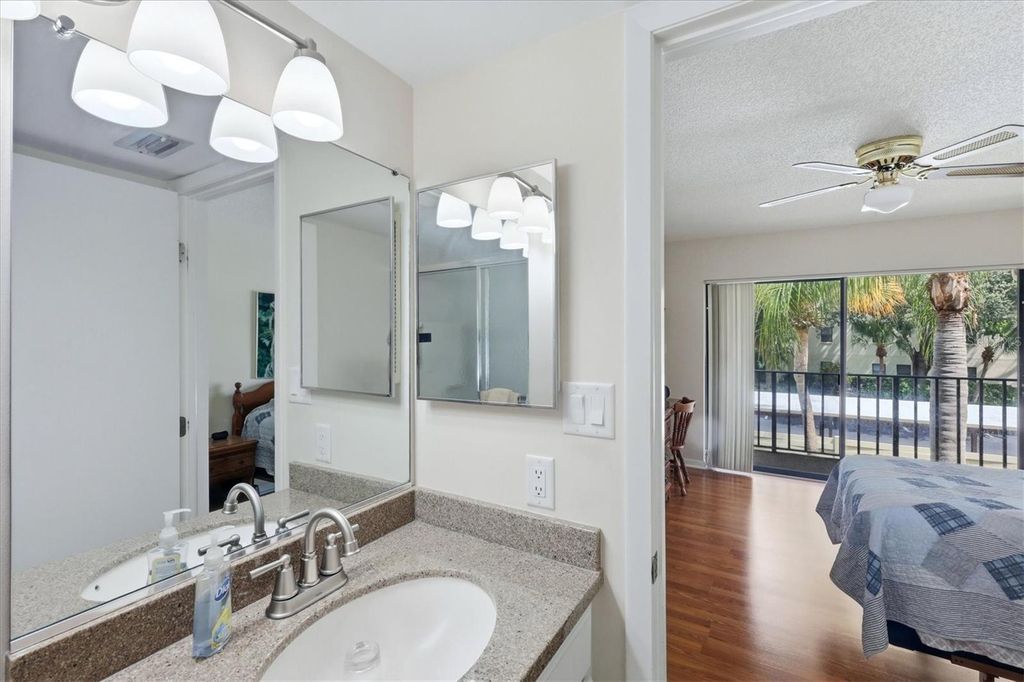 Image 23 of property listing at 630 BIRD BAY DRIVE E 205, Venice, FL 34285