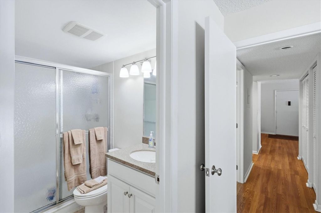 Image 24 of property listing at 630 BIRD BAY DRIVE E 205, Venice, FL 34285
