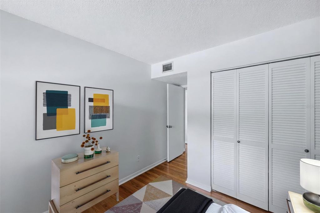 Image 28 of property listing at 630 BIRD BAY DRIVE E 205, Venice, FL 34285