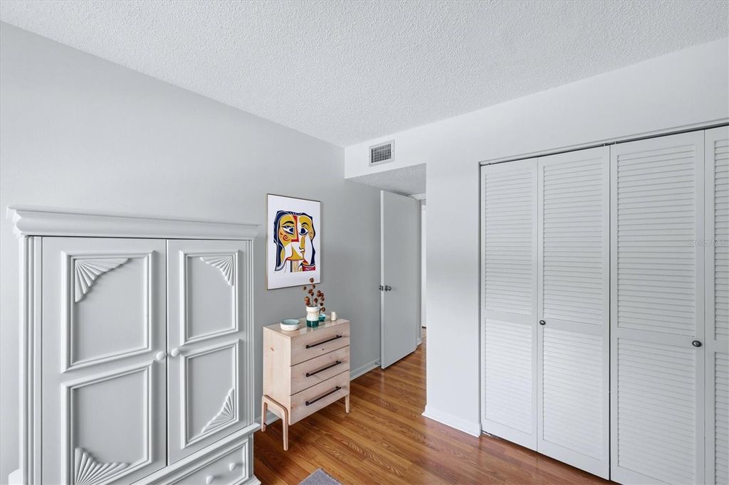 Image 29 of property listing at 630 BIRD BAY DRIVE E 205, Venice, FL 34285