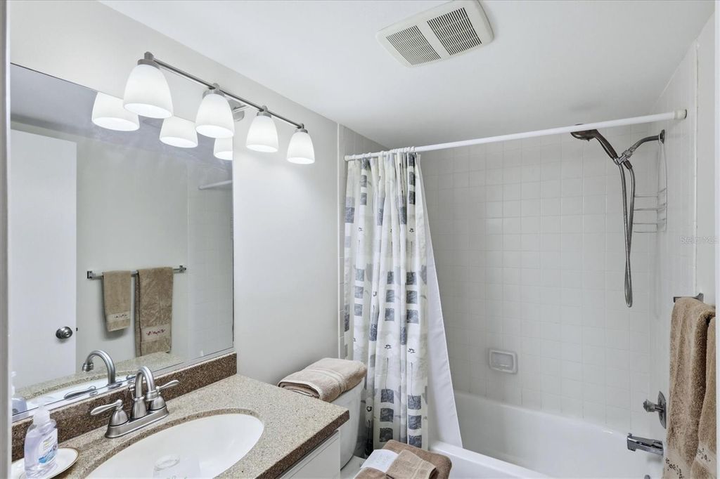 Image 30 of property listing at 630 BIRD BAY DRIVE E 205, Venice, FL 34285