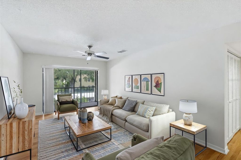 Image 4 of property listing at 630 BIRD BAY DRIVE E 205, Venice, FL 34285