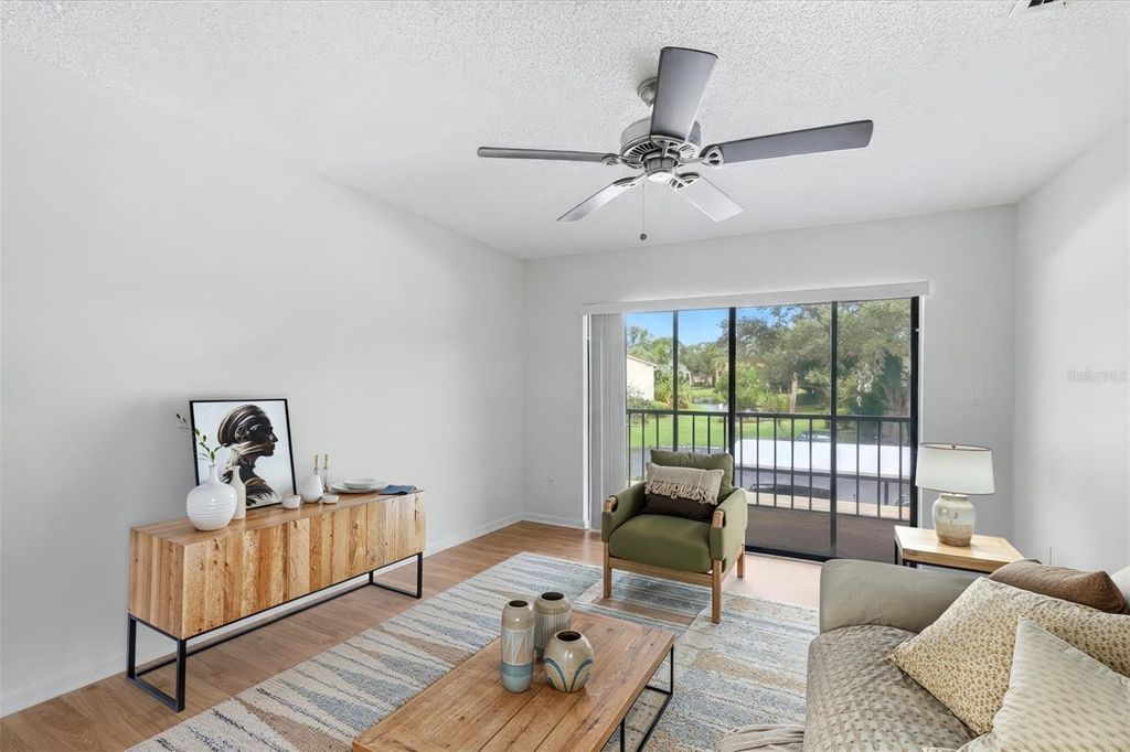 Image 5 of property listing at 630 BIRD BAY DRIVE E 205, Venice, FL 34285