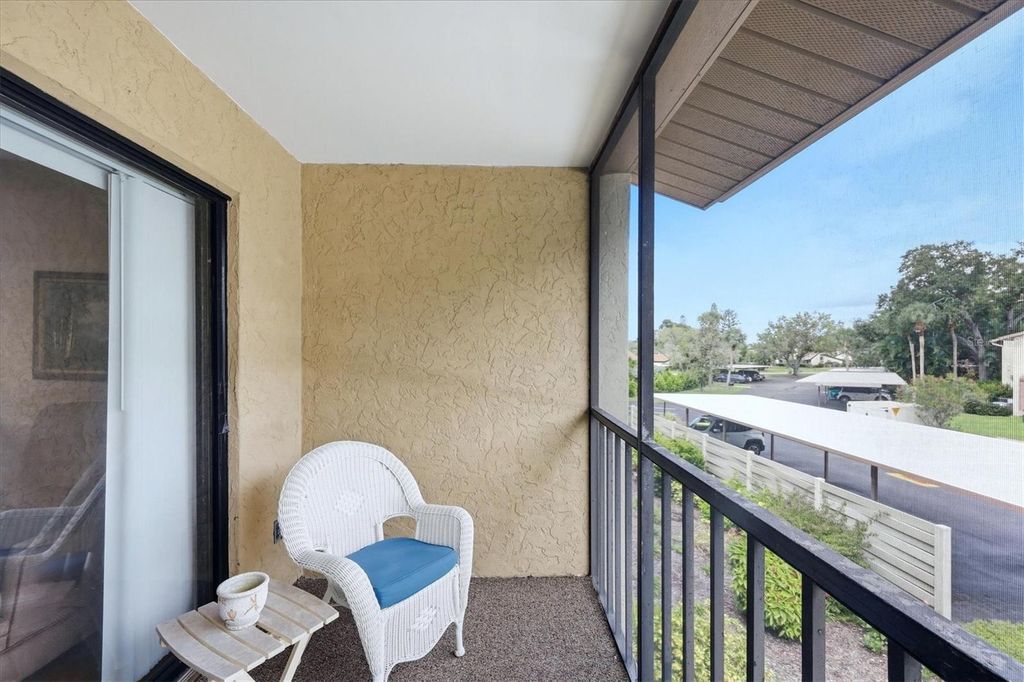 Image 8 of property listing at 630 BIRD BAY DRIVE E 205, Venice, FL 34285