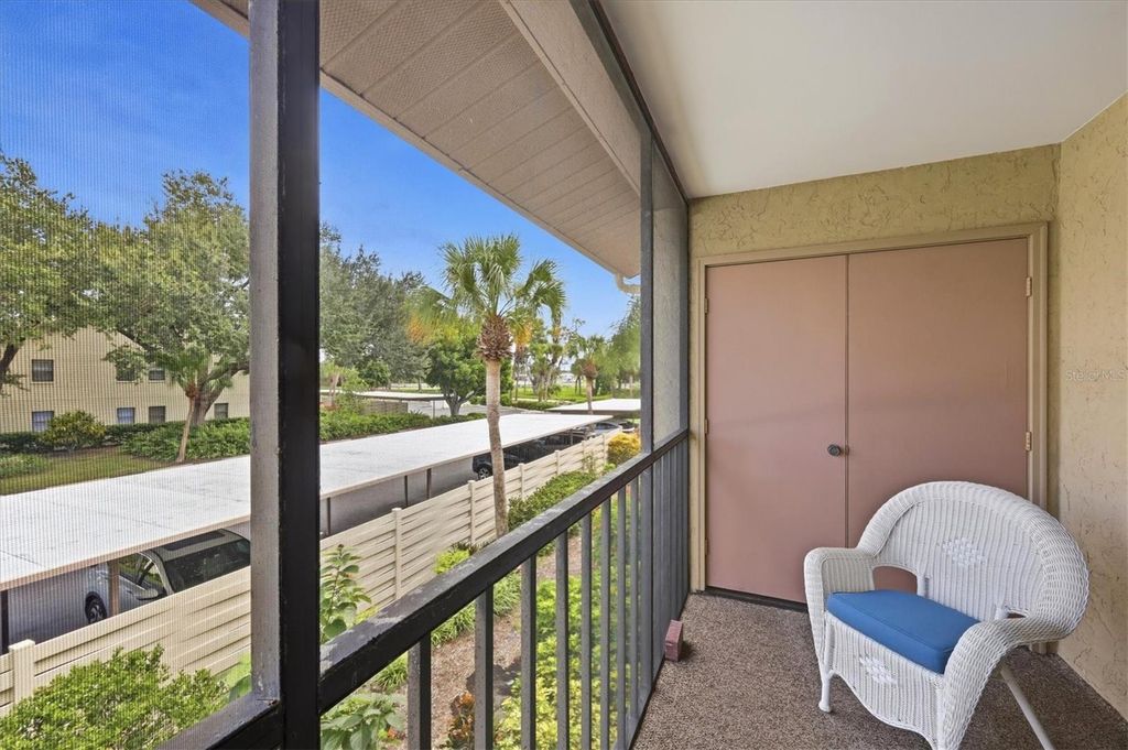 Image 9 of property listing at 630 BIRD BAY DRIVE E 205, Venice, FL 34285