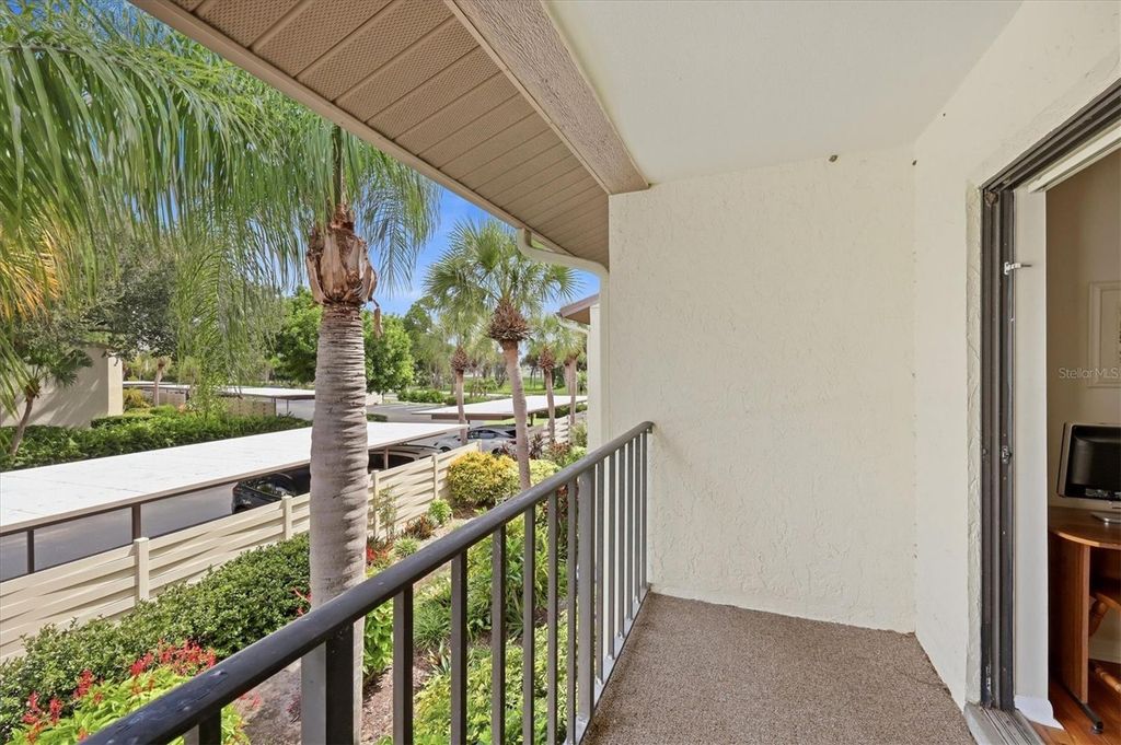 Image 10 of property listing at 630 BIRD BAY DRIVE E 205, Venice, FL 34285