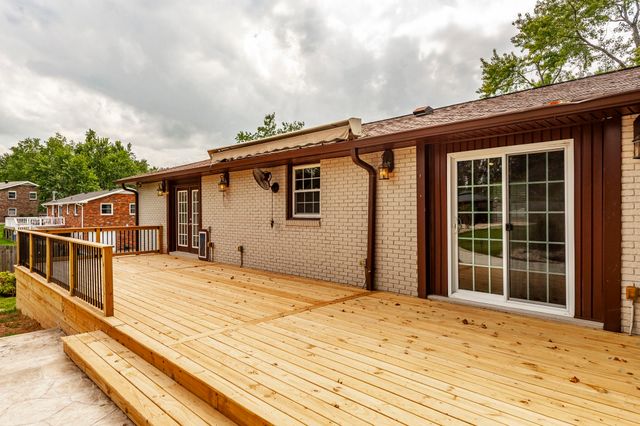 140 La Plaza Dr, Hendersonville, TN 37075