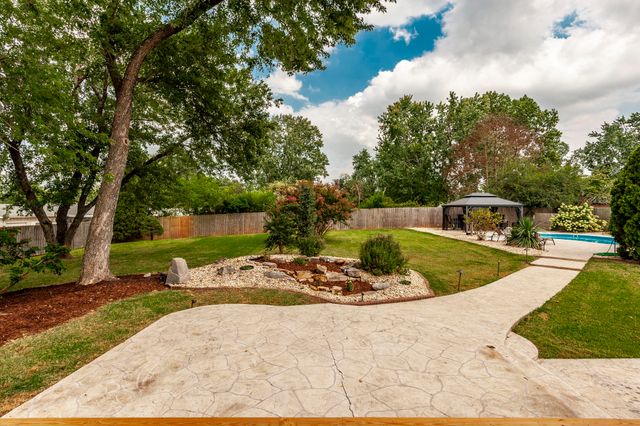 140 La Plaza Dr, Hendersonville, TN 37075