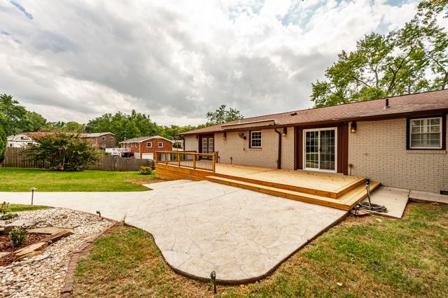 140 La Plaza Dr, Hendersonville, TN 37075