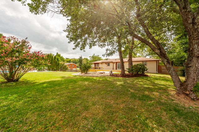 140 La Plaza Dr, Hendersonville, TN 37075