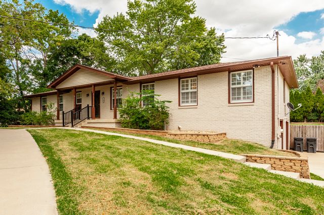 140 La Plaza Dr, Hendersonville, TN 37075
