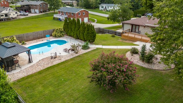 140 La Plaza Dr, Hendersonville, TN 37075
