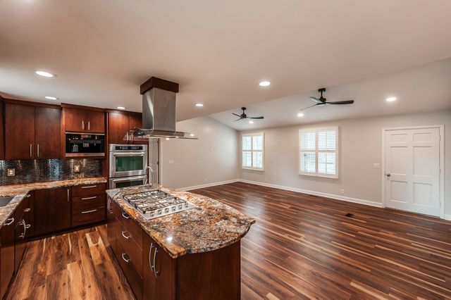 140 La Plaza Dr, Hendersonville, TN 37075