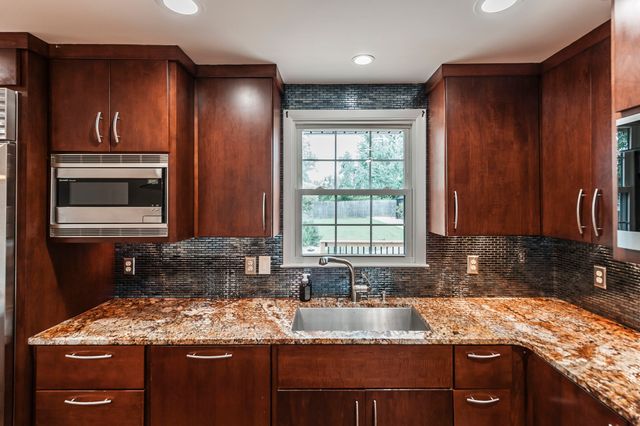 140 La Plaza Dr, Hendersonville, TN 37075