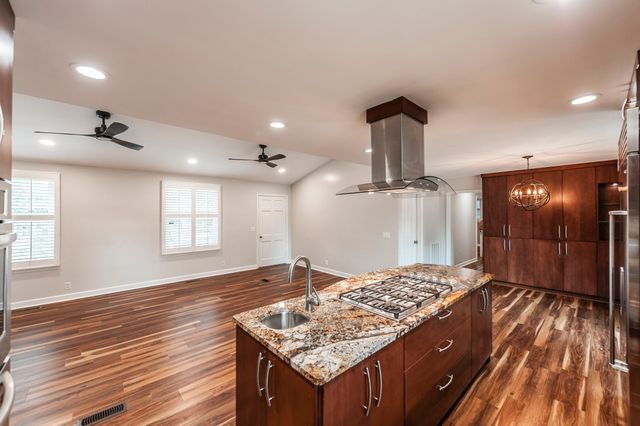 140 La Plaza Dr, Hendersonville, TN 37075
