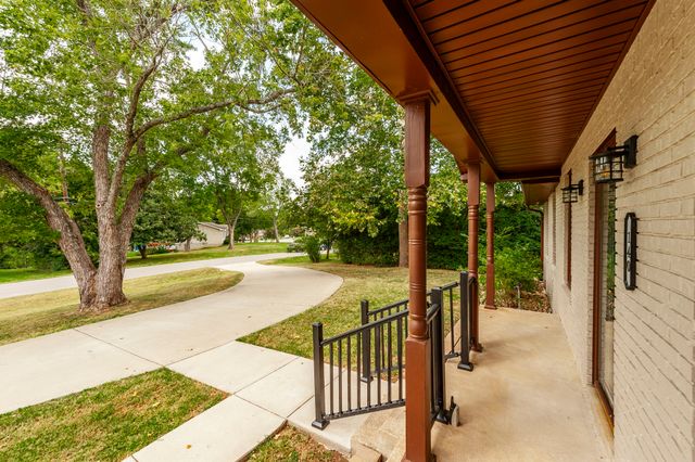 140 La Plaza Dr, Hendersonville, TN 37075