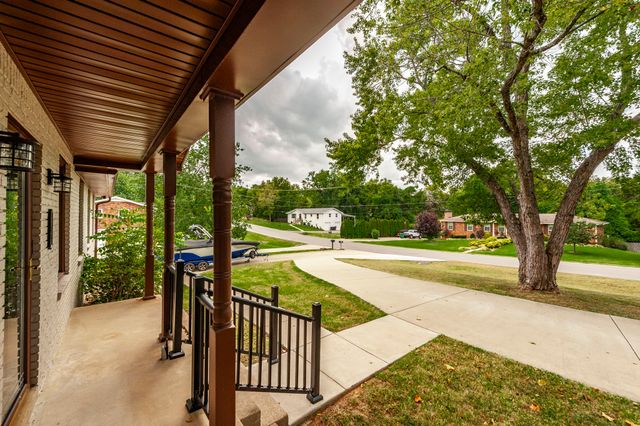 140 La Plaza Dr, Hendersonville, TN 37075