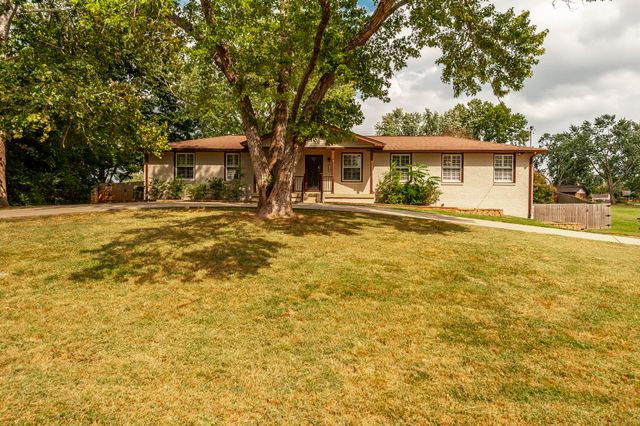 140 La Plaza Dr, Hendersonville, TN 37075