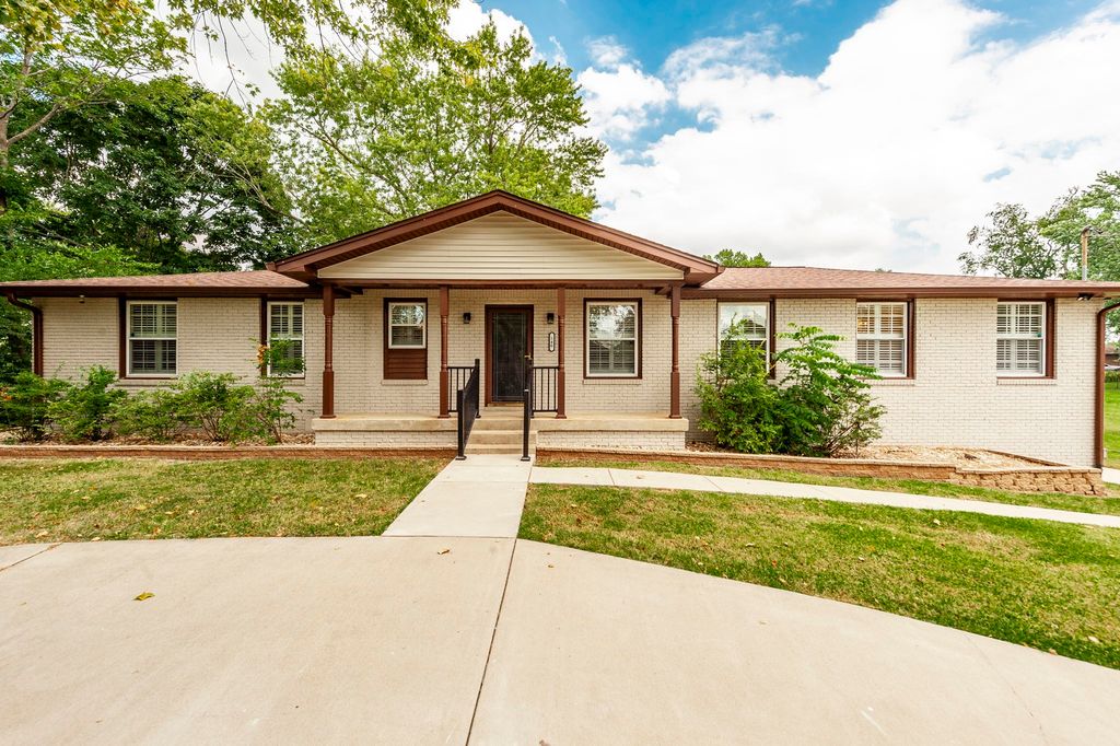 140 La Plaza Dr, Hendersonville, TN 37075