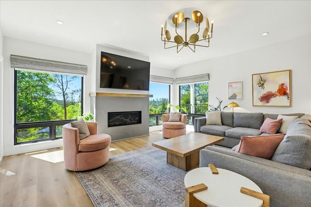 12184 Logans Run Ct, Grass Valley, CA 95945