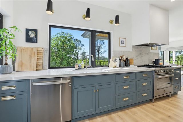 12184 Logans Run Ct, Grass Valley, CA 95945
