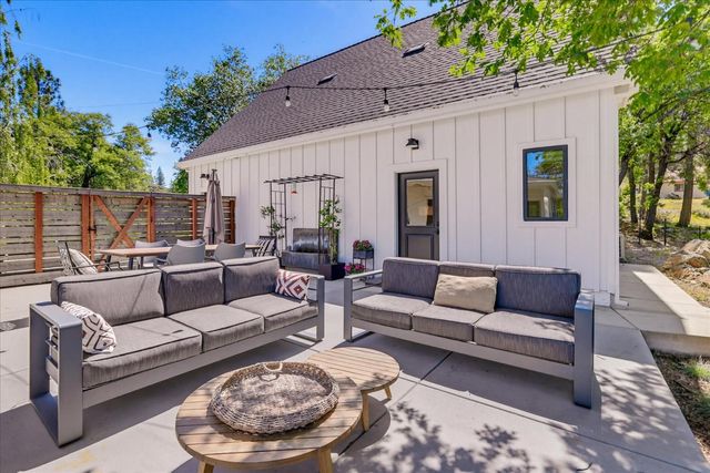 12184 Logans Run Ct, Grass Valley, CA 95945
