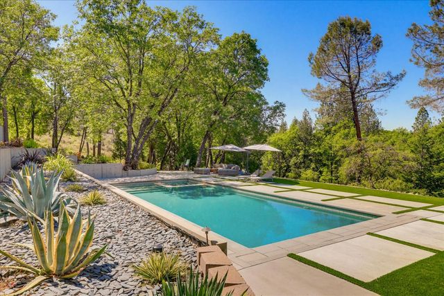 12184 Logans Run Ct, Grass Valley, CA 95945